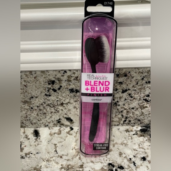 REAL Techniques blend and blur finish contour brush NWT - Picture 1 of 3